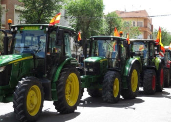 Los agricultores españoles preparan movilizaciones nacionales a través de grupos de WhatsApp y redes sociales para el próximo 6 de febrero