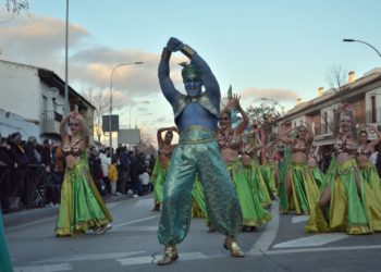 «Los Primos», «Lidia Gorrachategui», «Los Amigos», «Harúspices» y «Los Canuthi» deslumbran en el Desfile de Peñas Locales del Carnaval de Tomelloso