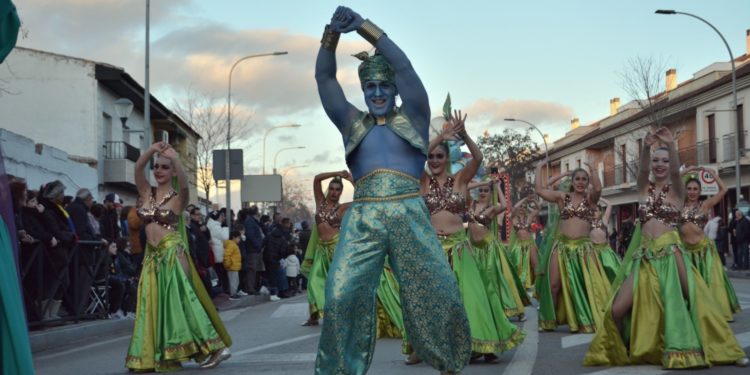 «Los Primos», «Lidia Gorrachategui», «Los Amigos», «Harúspices» y «Los Canuthi» deslumbran en el Desfile de Peñas Locales del Carnaval de Tomelloso