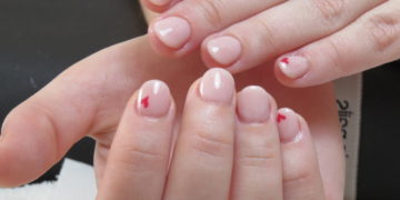 Jenny Betancur de «Salomé Nails» de Tomelloso nos enseña el diseño de uñas que arrasa por San Valentín para enamorarte de tu manicura