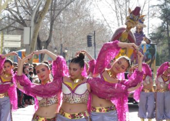 La «Peña Harúspices», primer premio en el Domingo de Piñata de Ciudad Real con su espectáculo «Las mil y una noches»