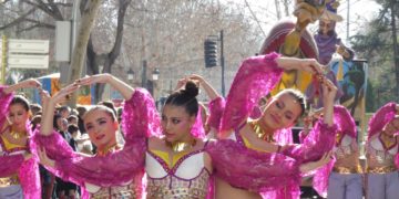 La «Peña Harúspices», primer premio en el Domingo de Piñata de Ciudad Real con su espectáculo «Las mil y una noches»