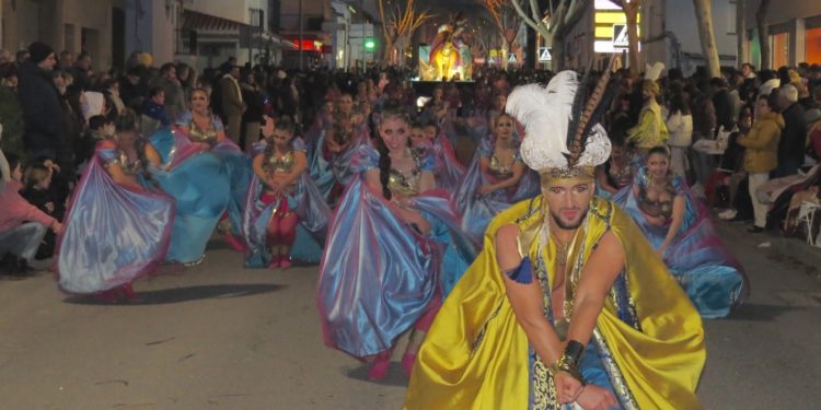 La «Peña Harúspices», primer premio en el Desfile Comarcal de Carnaval de Mota del Cuervo con su espectáculo «Las mil y una noches»