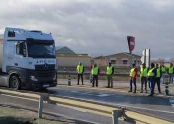 Se reanudan las protestas de los agricultores de Tomelloso con cortes en la autovía A-43 y en las carreteras CM-400 y N-310