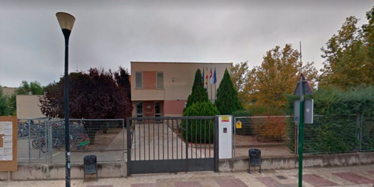 Piden un año y 9 meses de prisión para los padres acusados de agredir a 4 profesores del IES Vicente Cano de Argamasilla de Alba
