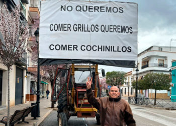 Tomás Jaime, el agricultor de 76 años que se manifiesta con su tractor en solitario por Tomelloso tras recorrer los pueblos de Ciudad Real