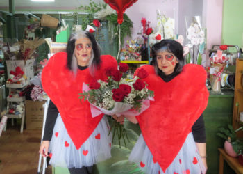 Carmen María Serna de «Floristería Marse» de Tomelloso nos enseña las mejores propuestas para regalar el Día de los Enamorados