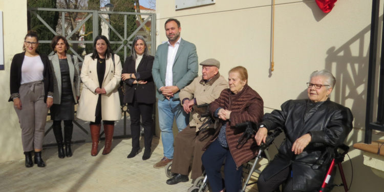 Javier Navarro inaugura la renovación llevada a cabo en la Vivienda de Mayores de Tomelloso