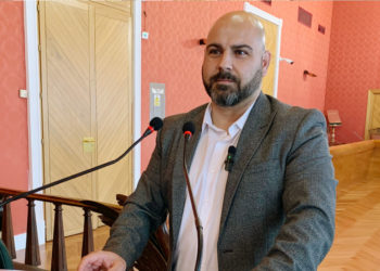 Fran Barato califica de «demagogia, ruido y crispación» la moción aprobada para la derogación del canon del agua, «el mismo que está implantando el Partido Popular en otras comunidades»