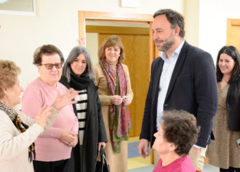 Javier Navarro visita el Centro de Día San Rafael de Tomelloso y felicita a AFAL por el trabajo que realiza con enfermos y familiares de Alzheimer