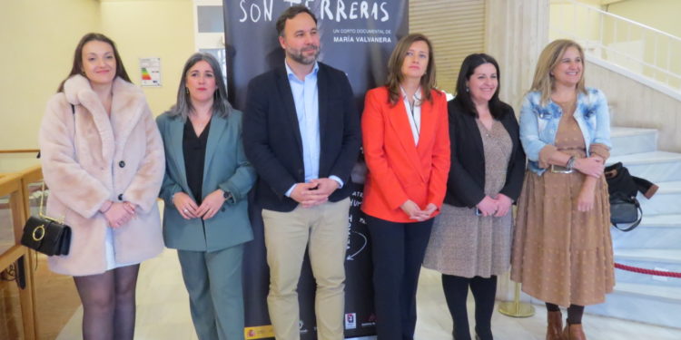 Tomelloso homenajea y reconoce el “trabajo duro y valiente” que realizaron las terreras de la localidad con motivo del 8M