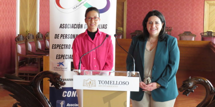 La Asociación TeAcompaño explica la señalización e importancia de los tramos silenciosos para personas con autismo en la Semana Santa de Tomelloso