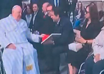 Miguel Ángel Valverde acerca la provincia de Ciudad Real al Papa Francisco en su visita al Vaticano