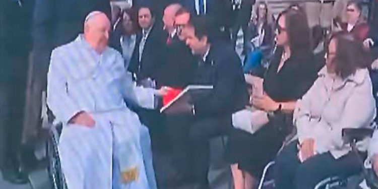 Miguel Ángel Valverde acerca la provincia de Ciudad Real al Papa Francisco en su visita al Vaticano
