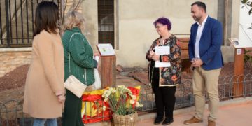 Tomelloso recuerda a las víctimas del Covid-19 en un emotivo acto celebrado en el parque de la Casa del Gallego