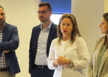 Javier Navarro anuncia «una Escuela de Conductores en Tomelloso» durante la inauguración del nuevo aula para examinarse del permiso de conducir