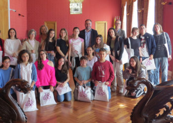 Javier Navarro recibe a los alumnos italianos de Erasmus del colegio Santo Tomás-La Milagrosa y les invita «a descubrir el Tomelloso sociocultural»