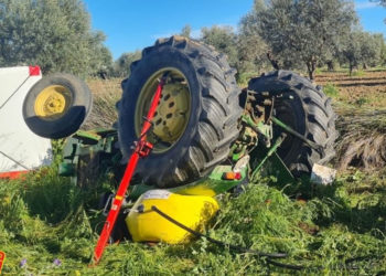 Fallece un hombre de 73 años al volcar por completo el tractor que conducía en un pueblo de Toledo