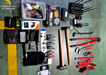 La Guardia Civil detiene a dos individuos por el robo de joyas y 120.000 euros en la vivienda de un empresario de Malagón