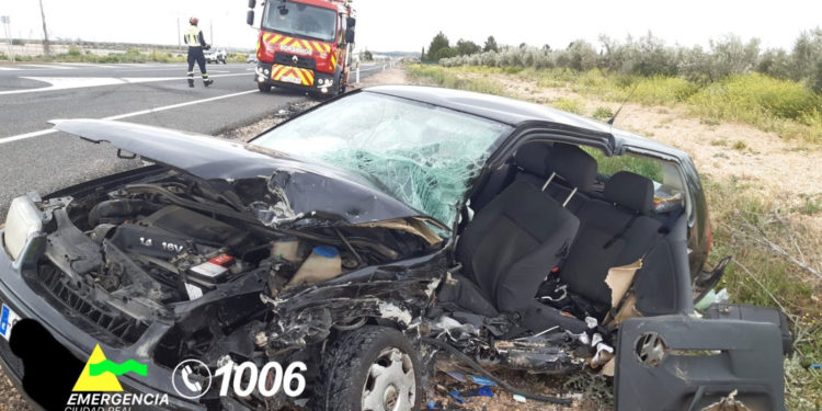 Cinco heridos, dos de ellos menores de edad, en un aparatoso accidente en Herencia