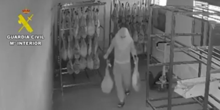 Detienen a un hombre de 41 años por robar jamones de raza ibérica en el almacén de un pueblo de Toledo