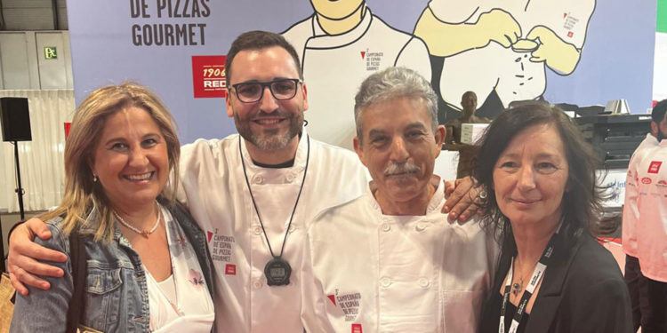 El Ayuntamiento visita el Salón Gourmets de Madrid para acompañar y felicitar a los chefs tomelloseros «por su presencia y triunfos»