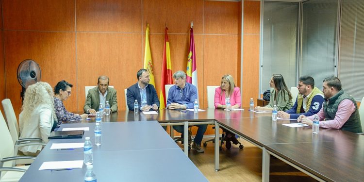 Javier Navarro se reúne con el nuevo presidente de la Asociación de Empresarios de la Comarca de Tomelloso, Enrique Sánchez