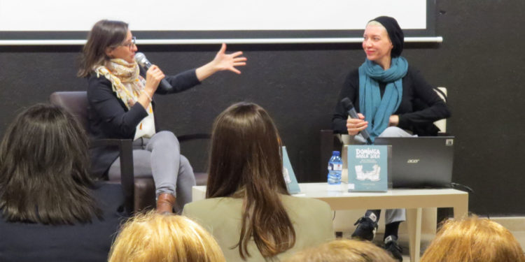 La soledad, el paso del tiempo y el edadismo se ponen de manifiesto en Tomelloso en la presentación del libro «Dominga habla sola»