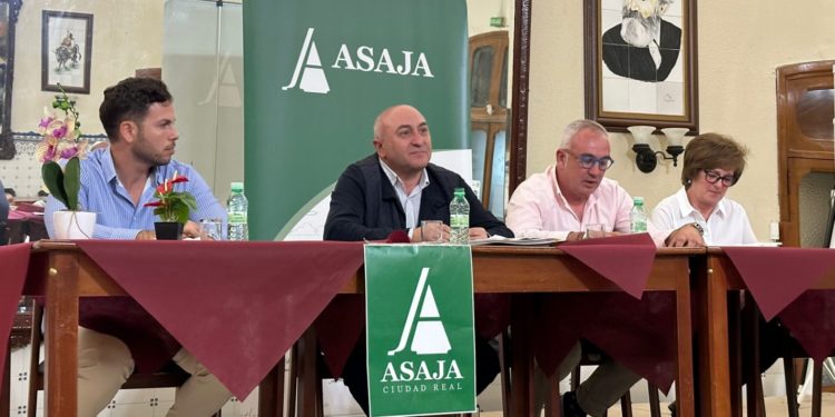 Emilio Cepeda, nuevo presidente de ASAJA en Tomelloso tras la renovación completa de su junta directiva