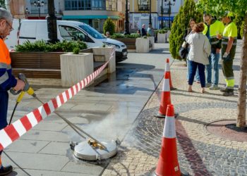 El ayuntamiento de Tomelloso pide precaución a los vecinos durante la limpieza integral de la Plaza de España