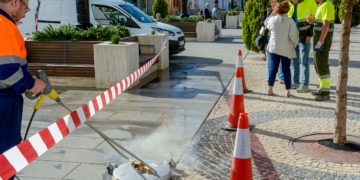 El ayuntamiento de Tomelloso pide precaución a los vecinos durante la limpieza integral de la Plaza de España