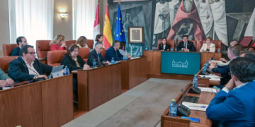 Miguel Ángel Valverde anuncia en el Pleno de la Diputación los reconocimientos y medallas que se otorgarán el Día de la Provincia
