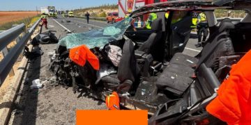 Un muerto y dos heridos, uno de ellos menor de edad, después de la colisión entre un vehículo y un camión cuando circulaban por Villatobas