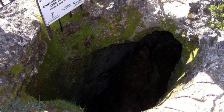 Rescatada una joven atrapada a 30 metros de profundidad en una cueva en Guadalajara mientras hacía espeleología