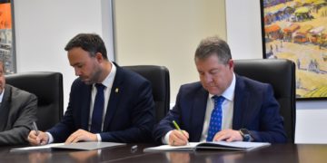 Junta y Ayuntamiento firman un convenio para la construcción del Parque del V Centenario de la ciudad de Tomelloso