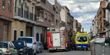 Trasladado un hombre al Hospital tras explotar una tubería en su domicilio de la calle Nueva en Tomelloso