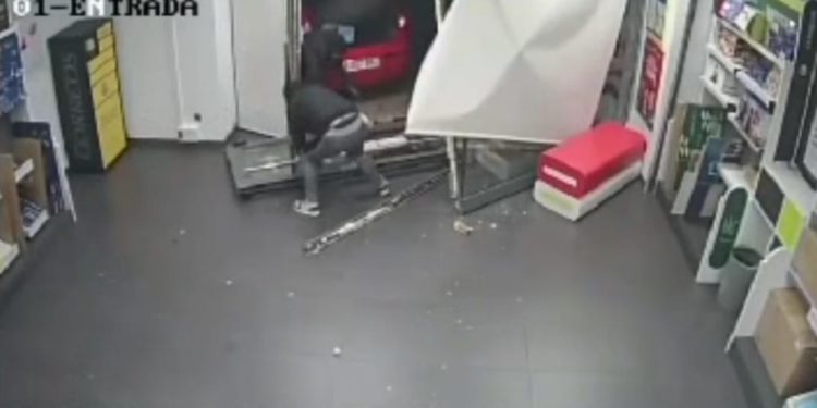 Detenidos cinco miembros de un grupo criminal que habían asaltado cuatro veces la misma oficina de correos de Ugena
