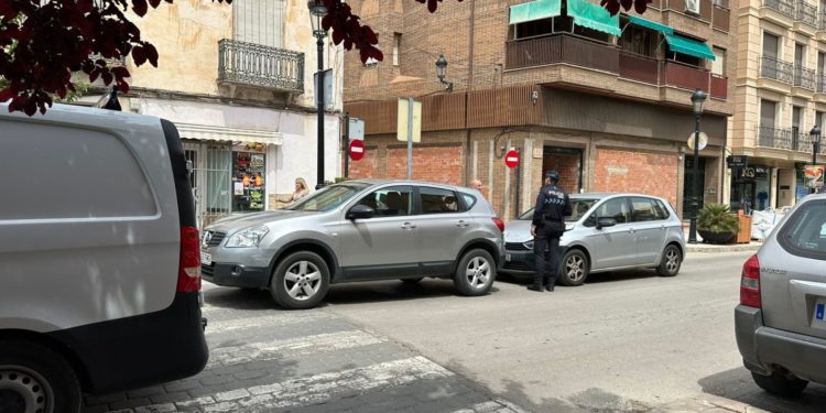 Una mujer resulta herida leve tras la colisión por alcance entre dos turismos en la Calle Don Víctor Peñasco de Tomelloso