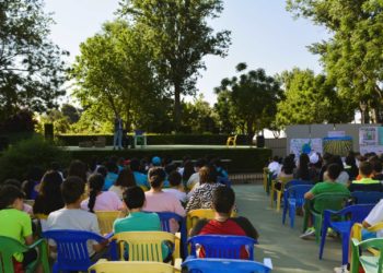 Los alumnos de sexto de primaria de Tomelloso celebran el Día Mundial del Medio Ambiente en el Parque de la Constitución