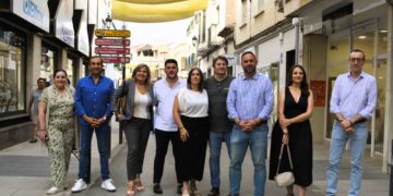 Gran ambiente en los 50 comercios de la séptima Gala del Comercio de Tomelloso, que marca el inicio de la temporada de verano