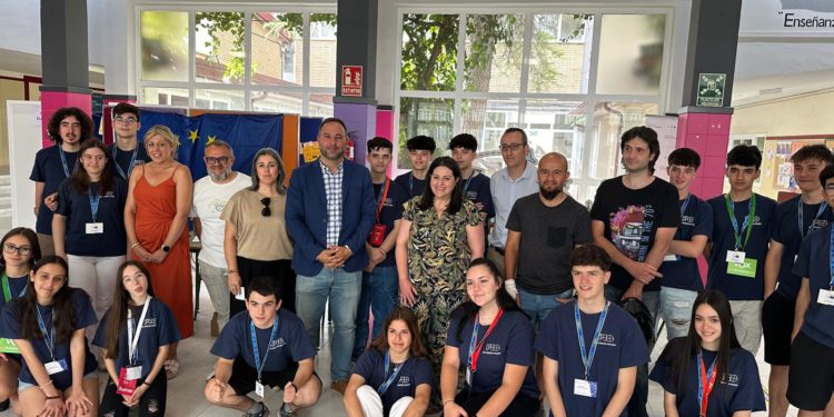 El I.E.S García Pavón realiza una simulación de las Elecciones Europeas con la visita de los representantes políticos de Tomelloso