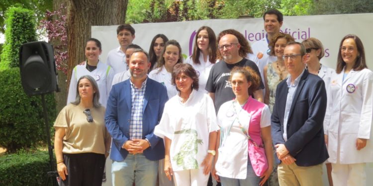 El Colegio de Farmacéuticos celebra su 125 aniversario con un Paseo de la Salud situado en el Parque de la Constitución de Tomelloso
