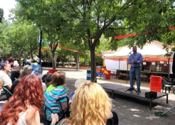 Javier Navarro inaugura las fiestas del Barrio de San Juan de Tomelloso