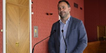 Javier Navarro asegura que fue Inmaculada Jiménez la que «despreció el talento de los tomelloseros comprando esculturas a artistas de fuera ligados a su partido»