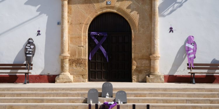 Prisión provisional para Madhi, que agujereó una vivienda para colarse en la de su exmujer y sus dos hijos, a los que asesinó en Las Pedroñeras