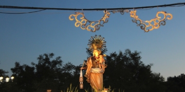 Tomelloso se vuelca con la procesión de la Virgen del Carmen por las calles de su barrio