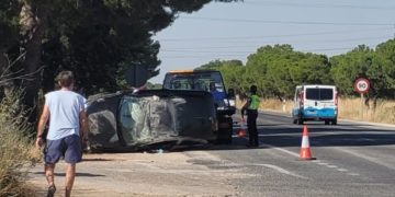 Vuelca un vehículo después de colisionar con otro y salirse de la carretera N-310 que une Tomelloso con Argamasilla de Alba