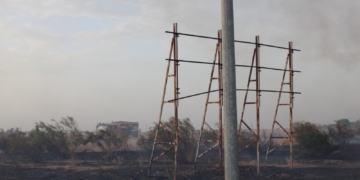 Extinguido el incendio en la zona de maleza anexa a los Cines La Dehesa y frente al Club Polideportivo Codetosa de Tomelloso