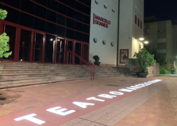 Inaugurada la nueva iluminación ornamental situada a las puertas del Teatro Municipal Marcelo Grande y de la Ciudad Deportiva de Tomelloso
