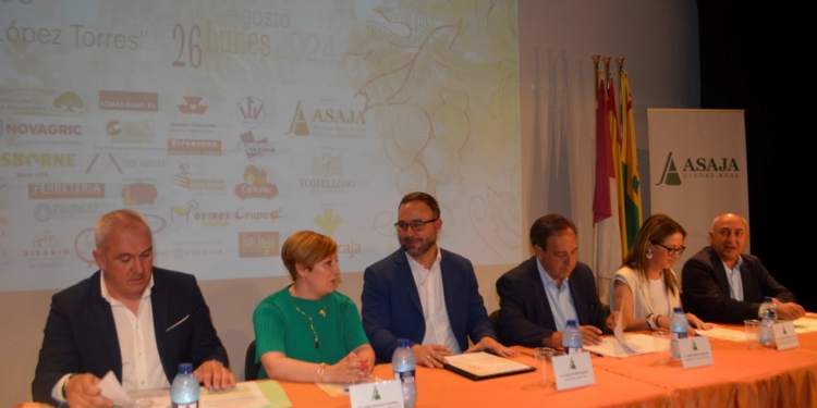 Javier Navarro subraya en el XXXVIII Día del Viticultor en Tomelloso que hay que escuchar a los agricultores, “testigos de muchos silencios”